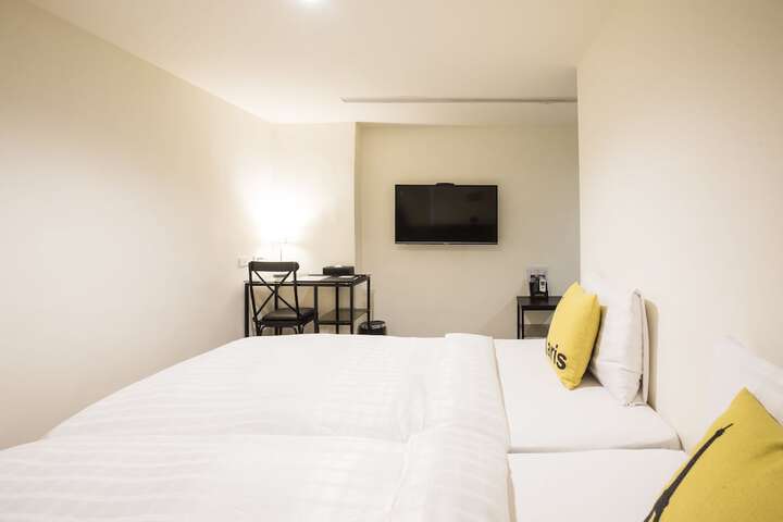 Room 7 of 61