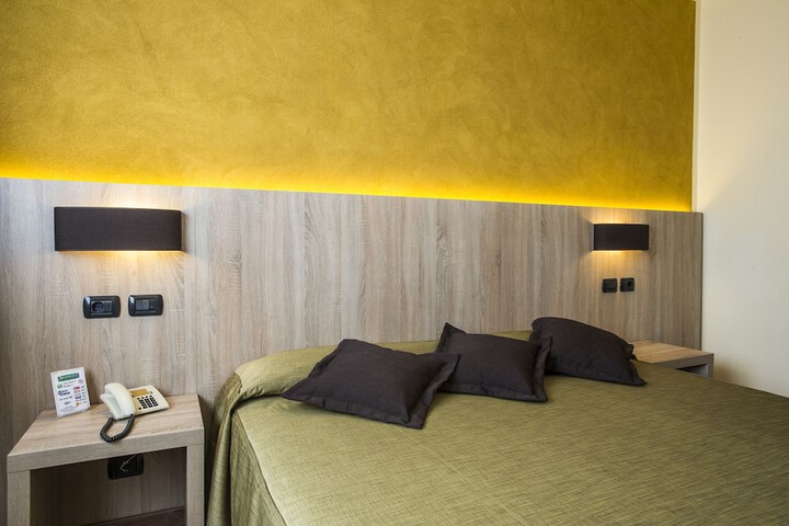 Room 6 of 17