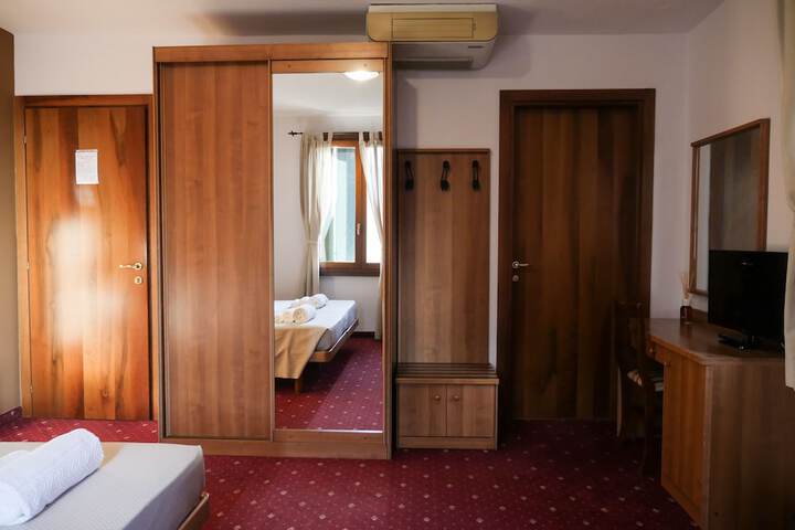 Room 22 of 50