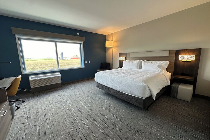 Room 5 of 40