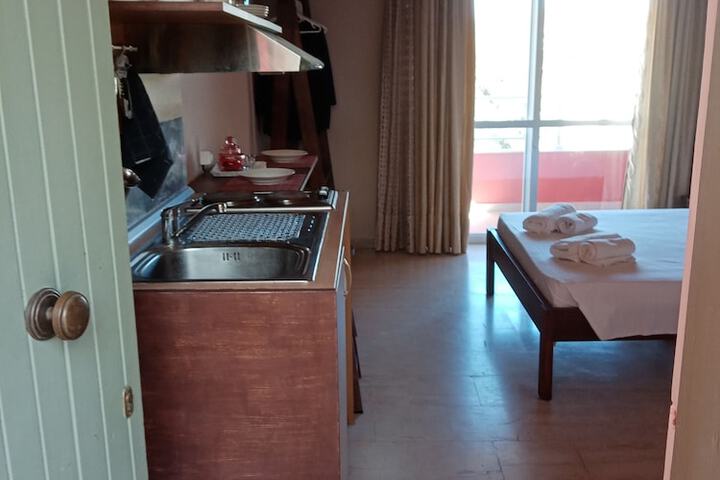 Room 11 of 105