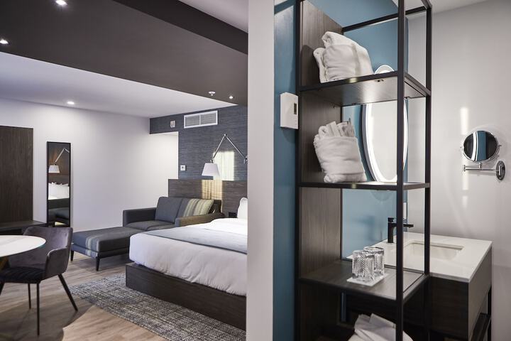 Room 45 of 76