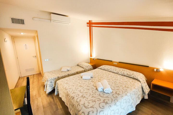 Room 15 of 40