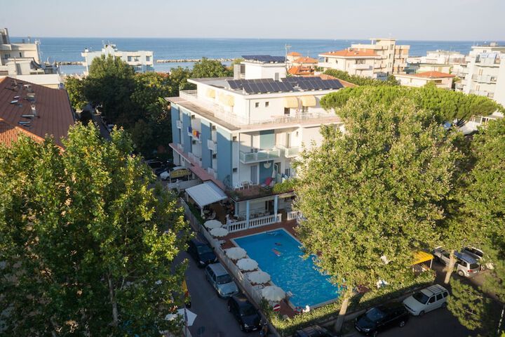 Hotel 70 of 71