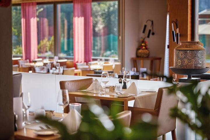 Dining 77 of 98