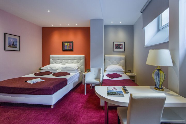 Room 10 of 45