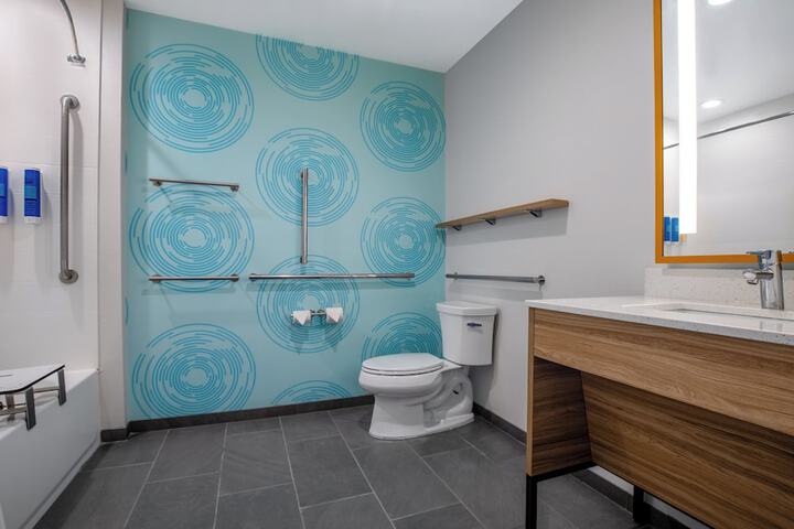 2 Queen Beds with Walk in Shower (6 of 7)