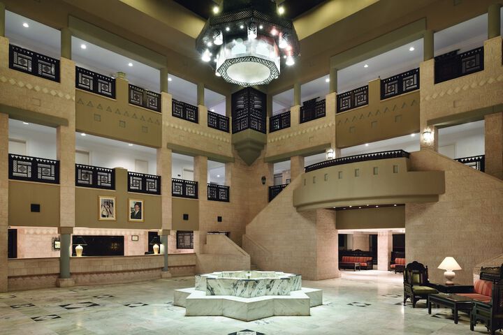 Entrance & Lobby
