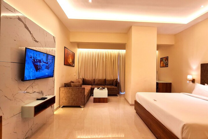 Room 16 of 37
