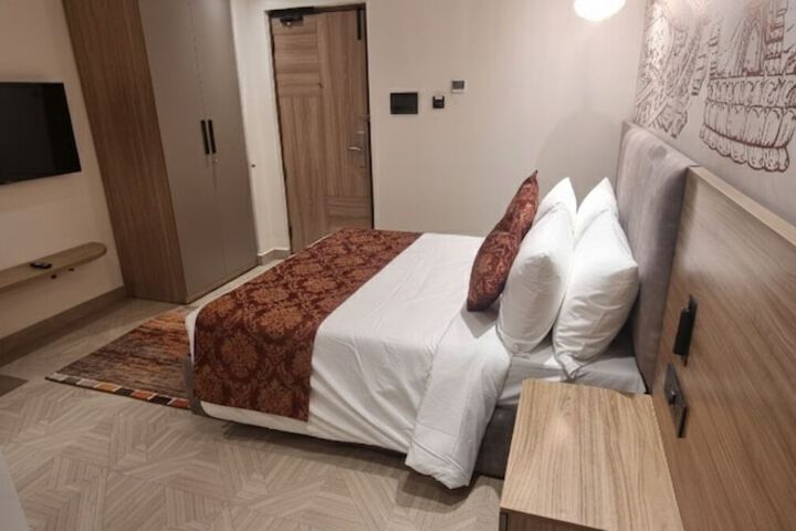 Room 3 of 14