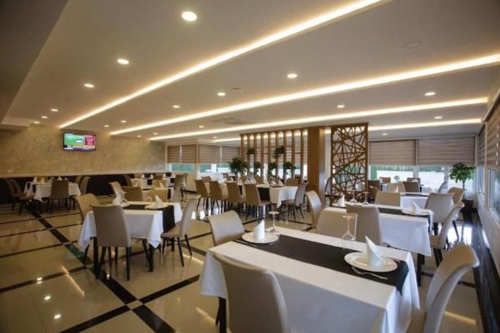Dining 42 of 70