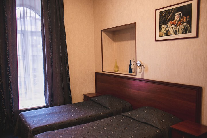 Room 8 of 94