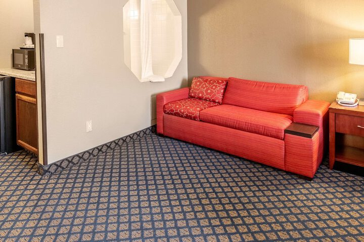1 King Bed Suite (2 of 16)