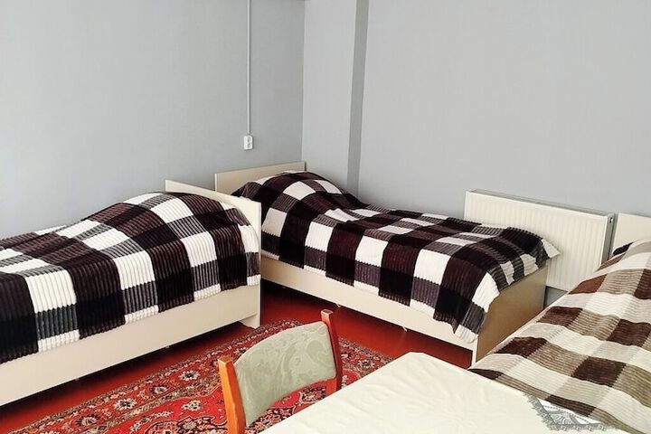 Room 3 of 8