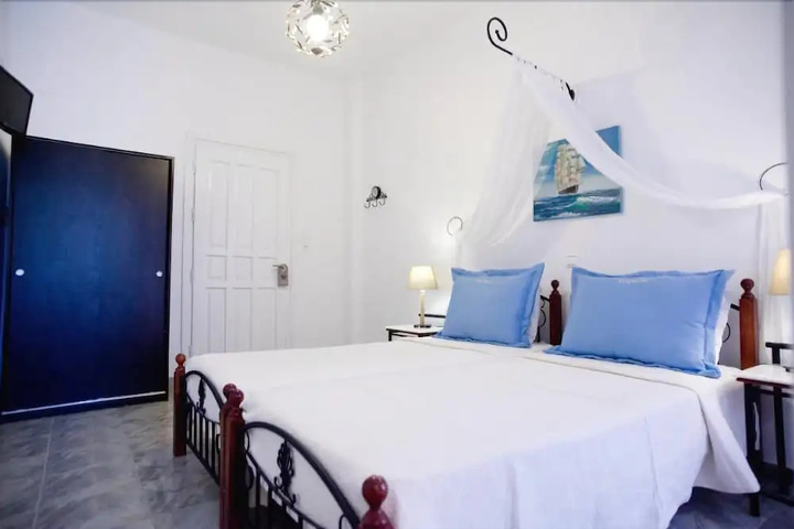 Room 2 of 4