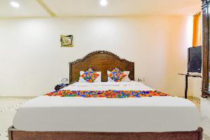 Room 11 of 27