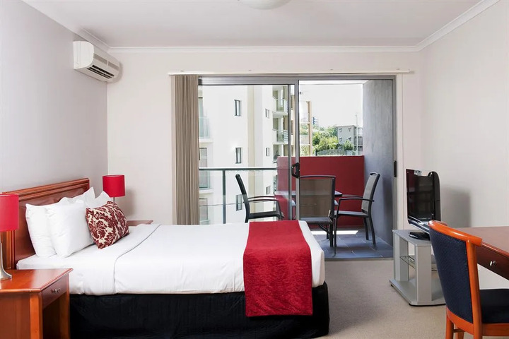 SKYLINE COURT APARTMENTS