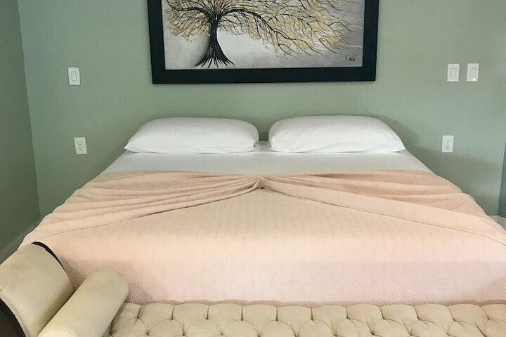 Room 27 of 336