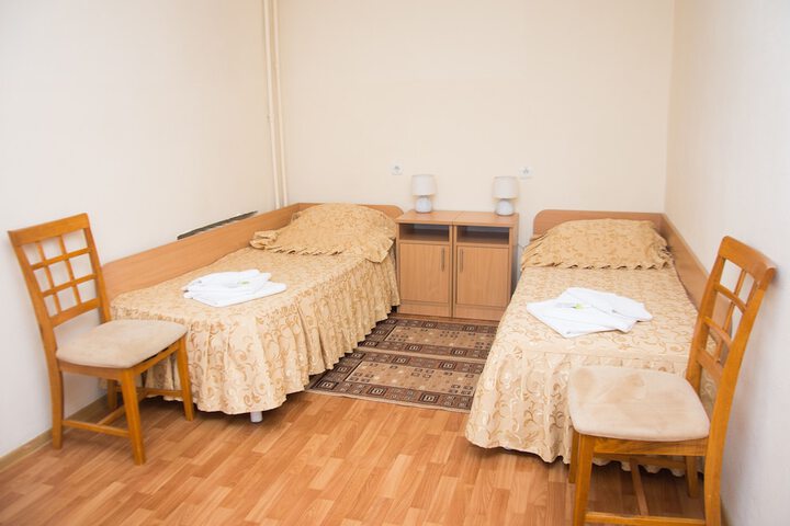 Room 10 of 12