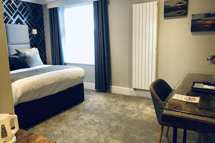 Room 5 of 61