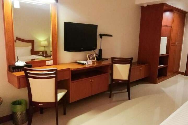 Room 8 of 48