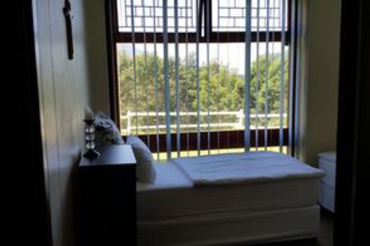 Room 8 of 18