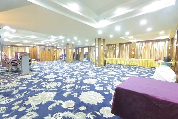 Ballroom/Hall 125 of 140
