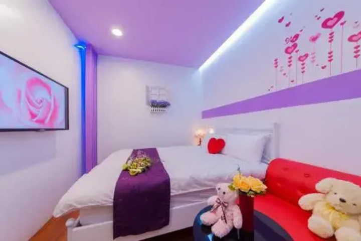 Room 2 of 12