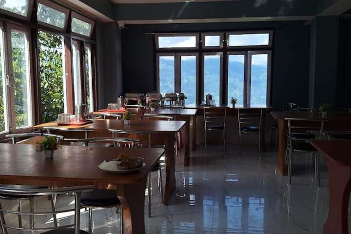 Dining 19 of 21