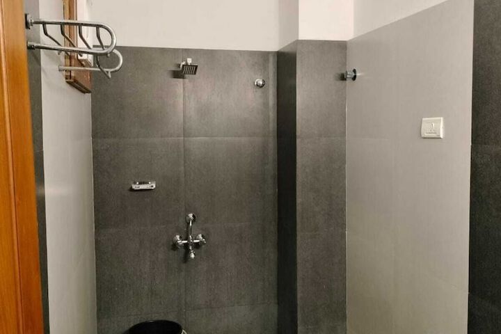 Room 16 of 18