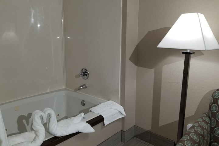 Jetted tub