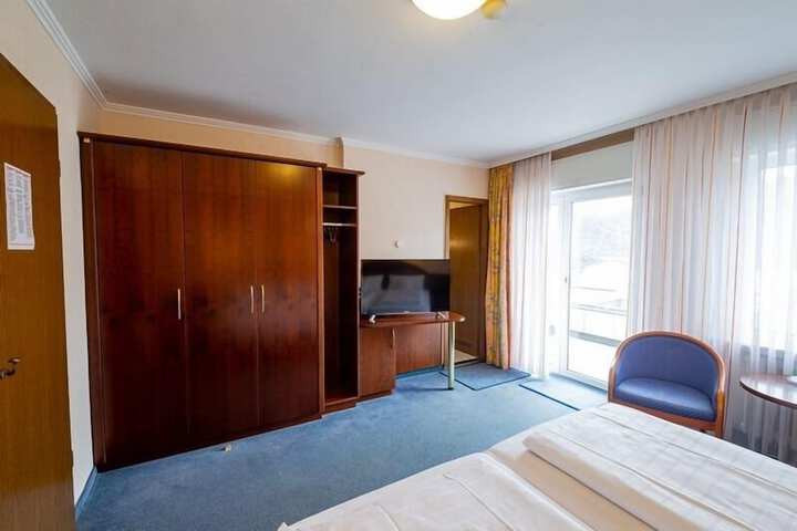 Room 17 of 83