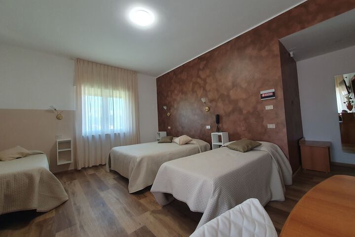 Room 6 of 48
