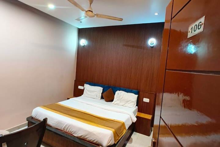 Room 3 of 11