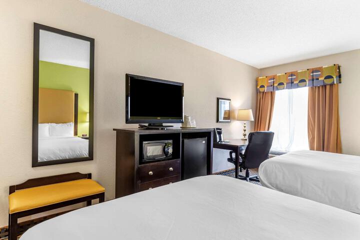 2 Double Beds (1 of 8)