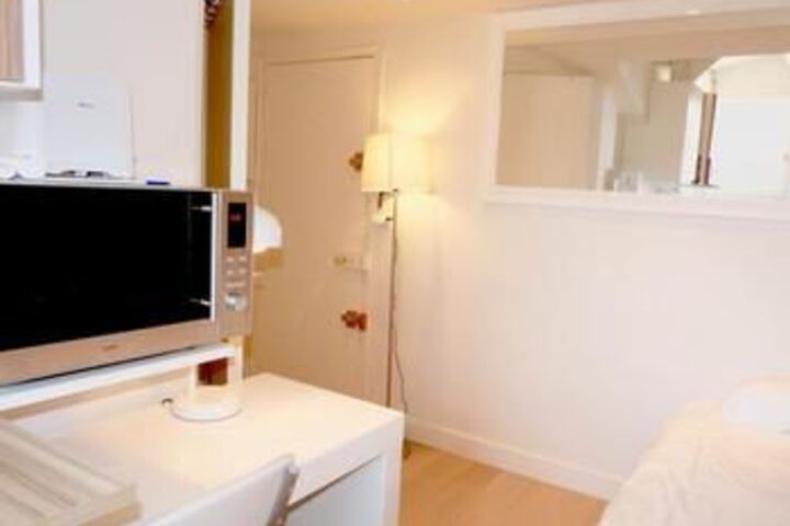 Room 10 of 17