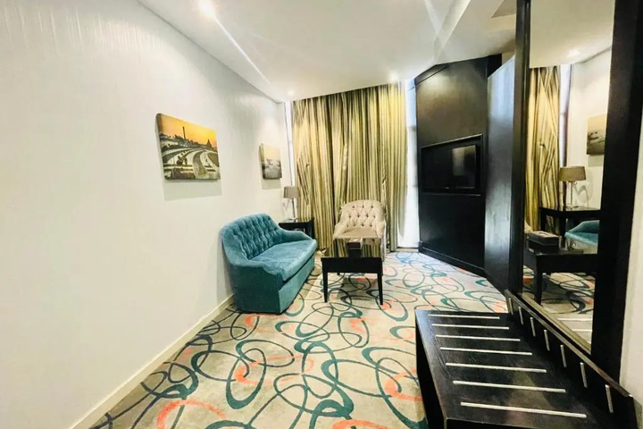 Room 10 of 31