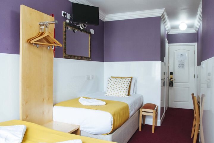 Room 52 of 90