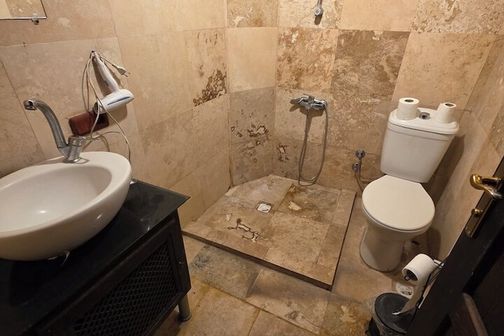 Room 446 of 578