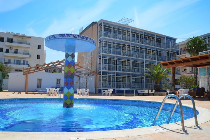Hotel Pool