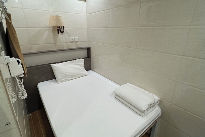 Room 18 of 30