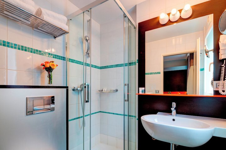Room 32 of 52