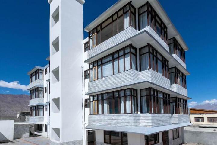 Dee Grand Marq Hotel