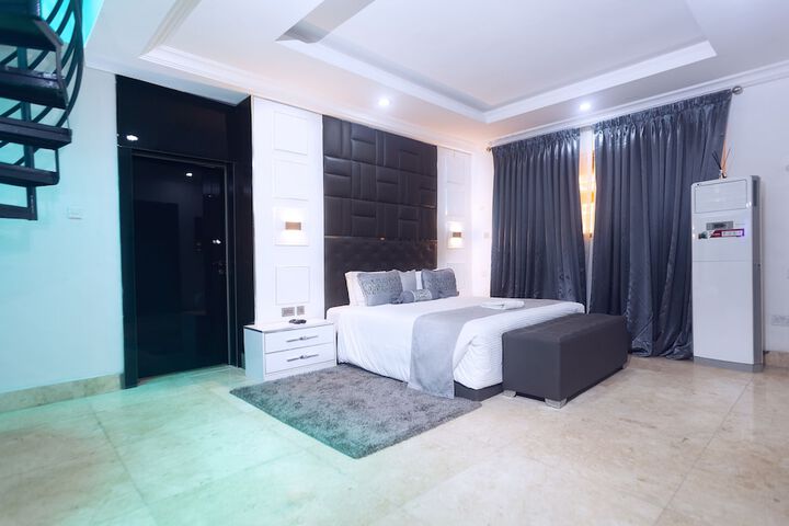 Room 10 of 71