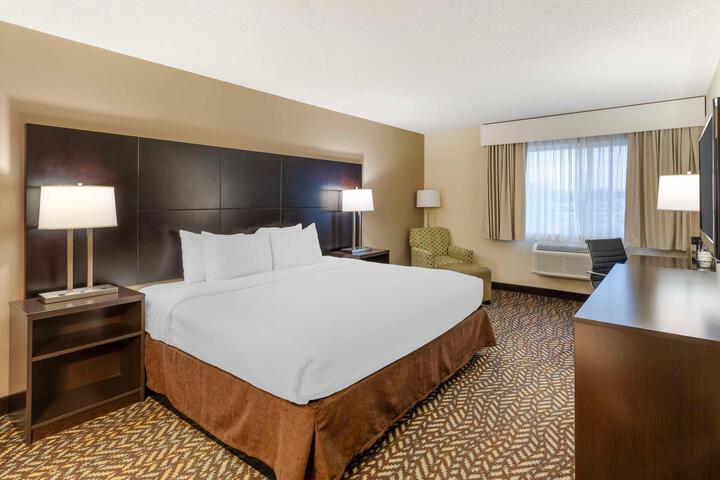 1 King Bed WiFi Full Breakfast (5 of 11)