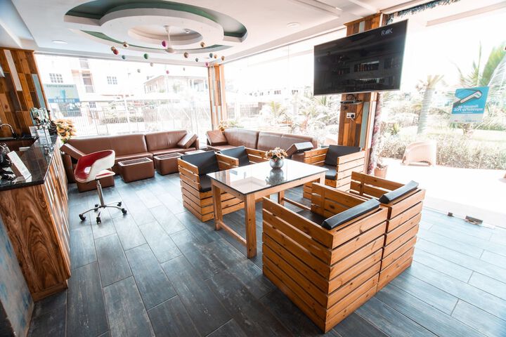 Lounge 87 of 112