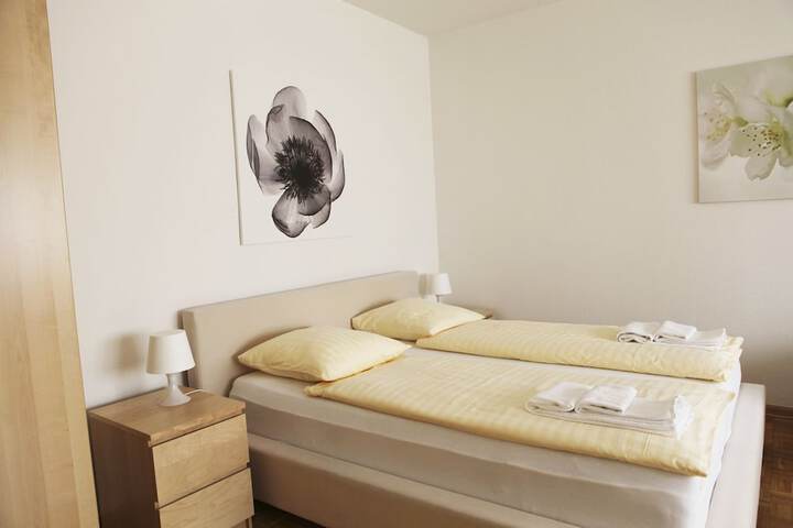 Room 3 of 8