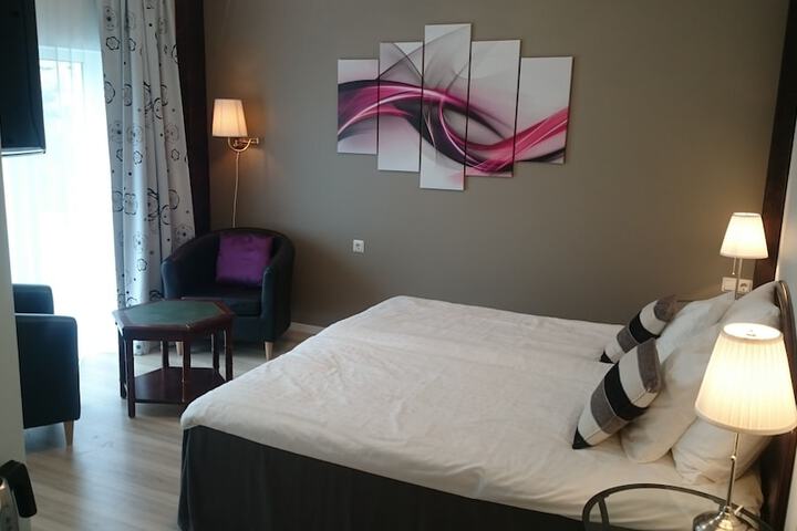 Room 2 of 44