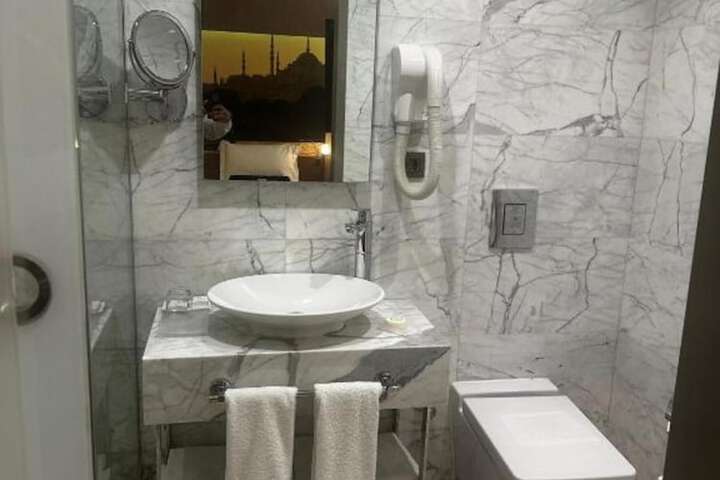 Room 47 of 81