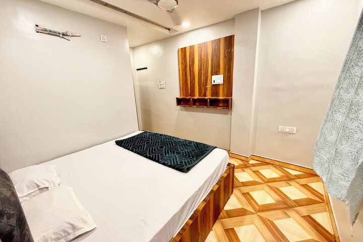 Room 6 of 31